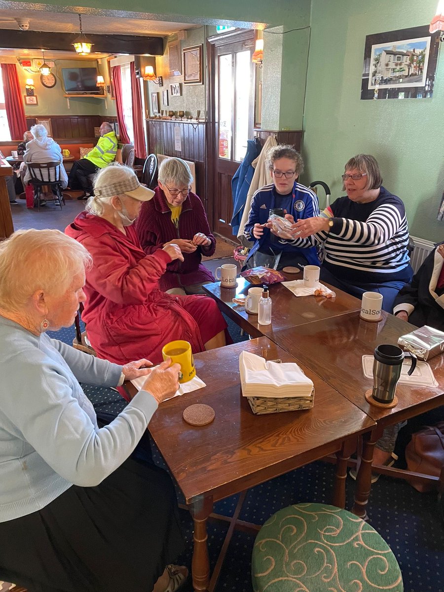 LocalSoc's tweet photo. The last @LocalSoc at the Crooked Billet Ware Herts for a few weeks while the pub is ‘refurbed’. The sharing & staying connected will go on. #heartsinging @MeetUpMondays @Camerados_org @WareTownCouncil @HertsACS @CommCats https://t.co/qE96eFNyDX