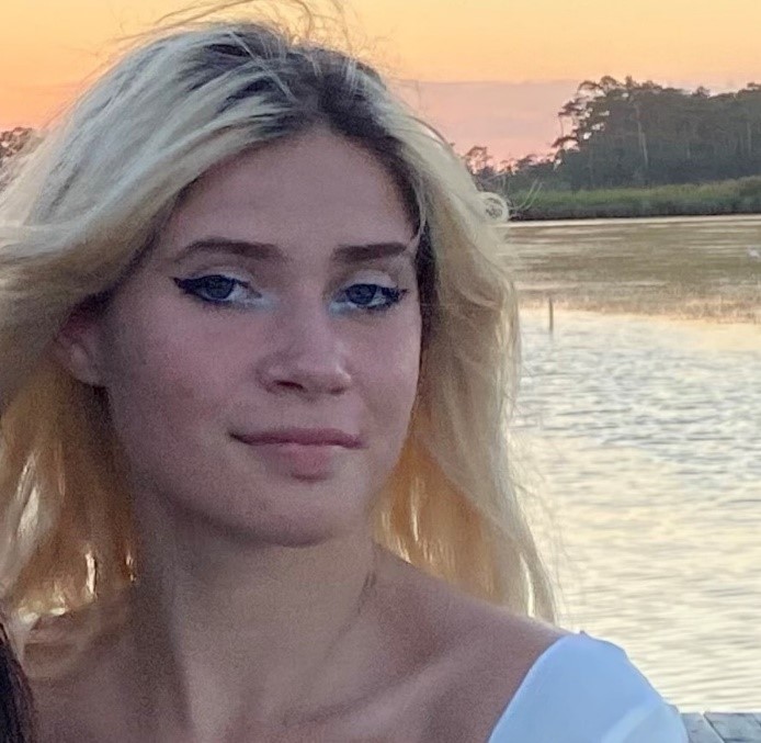 CBS6's tweet photo. MISSING TEEN

Henrico Police are searching for a missing 16-year-old from Richmond named Isabel Adair Decker. She was last seen on Oct. 5 attending a concert on Laburnum Ave. Police said she needs medication. Call Henrico 804-501-5000 if you see her https://t.co/7cAIC2rQb5