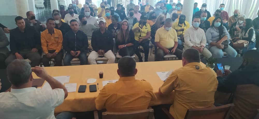 LuisParraVe's tweet photo. Aquí estamos en el Comité Político Nacional de @Pr1meroVE, afinando las estrategias de cara a las elecciones del #21Nov. Juntos vamos a Renovar y Cambiar a Venezuela.

#LoBuenoVieneYa https://t.co/9FbT2Afrk7
