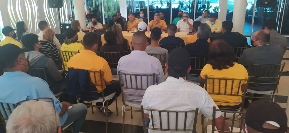 LuisParraVe's tweet photo. Aquí estamos en el Comité Político Nacional de @Pr1meroVE, afinando las estrategias de cara a las elecciones del #21Nov. Juntos vamos a Renovar y Cambiar a Venezuela.

#LoBuenoVieneYa https://t.co/9FbT2Afrk7