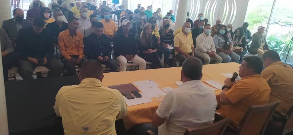 LuisParraVe's tweet photo. Aquí estamos en el Comité Político Nacional de @Pr1meroVE, afinando las estrategias de cara a las elecciones del #21Nov. Juntos vamos a Renovar y Cambiar a Venezuela.

#LoBuenoVieneYa https://t.co/9FbT2Afrk7