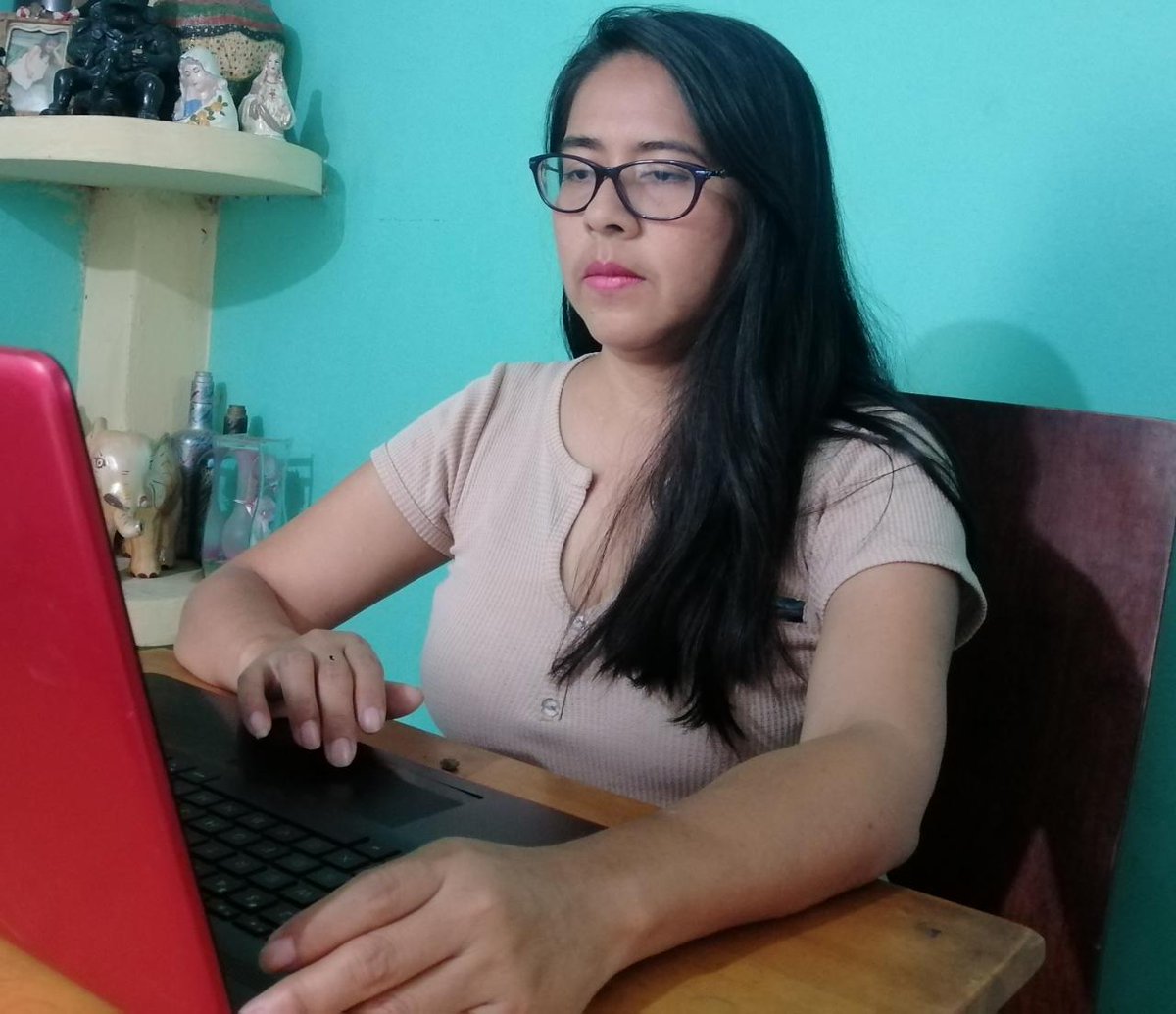 GrowMoi's tweet photo. Pricila, docente de la escuela León de Febres Cordero (Guayaquil), busca para sus alumnos, lo mismo que quiere para sus hijos.👩‍👧‍👦

En la Plataforma Moi vio una gran oportunidad para sus niños. "Les ayuda a leer con fluidez y a despertar su curiosidad", afirma. 🤓 https://t.co/7LMt0Gd61c