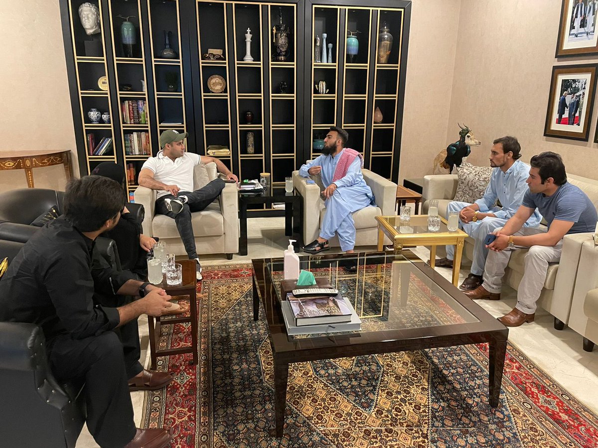 sayedzbukhari's tweet photo. 1/2
I thank the student reps looking to return to China for visiting me, where they requested #PMIK to personally look into their issues.

Our students were the last ones to stay back in China, due to our strong bond &amp; relationship with China &amp; for their future.. https://t.co/WiGqMOWbNX