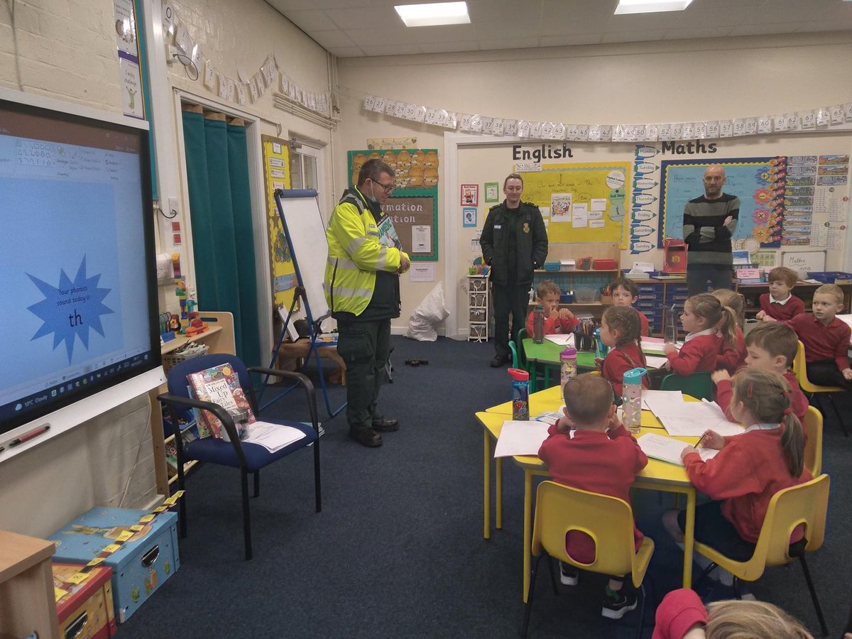 DringhousesPS's tweet photo. What an exciting week in KS1! Our learning project this half term is Emergency 999 and this morning Mr Lichtarowicz visited us with an ambulance. We loved exploring the vehicle and finding out what a day in the life of a paramedic involves. 🚑 https://t.co/Nl6Sdg2zND