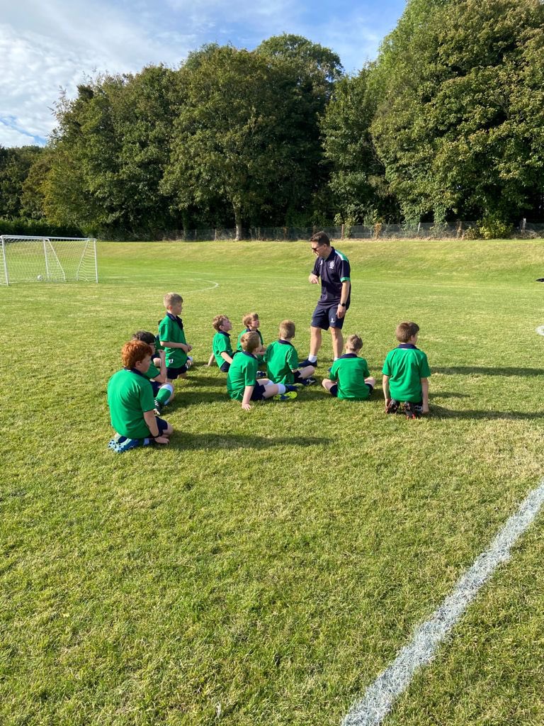 ThorngroveSport's tweet image. What a glorious afternoon for netball training and football matches at @PrincesMeadSch we all thoroughly enjoyed ourselves ⚽️ #TrainingDay #NetballGoals #Football #PickYourPath