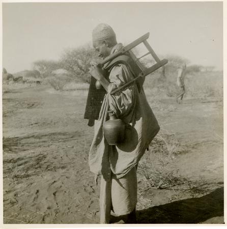 nomorehemloc's tweet photo. Humility of a Somali Qur'an teacher 100+ years ago. Walking from place to place teaching. Not asking for a fee - families would provide them with something along their journeys. They were like roaming lamps. https://t.co/jSNKf9RNWx