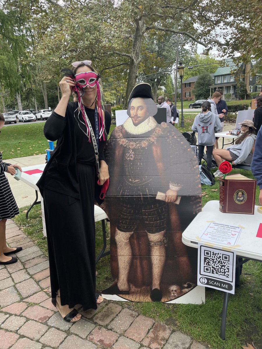 ShakespeareHMHS's tweet photo. Shakespeare Troupe brought some BIG Bard energy to @HMHSStudCouncil club fair today! First meeting is this Friday, 10/8 at 7:40AM in A209! Come one, come all! https://t.co/MKE9ZuU2Pe