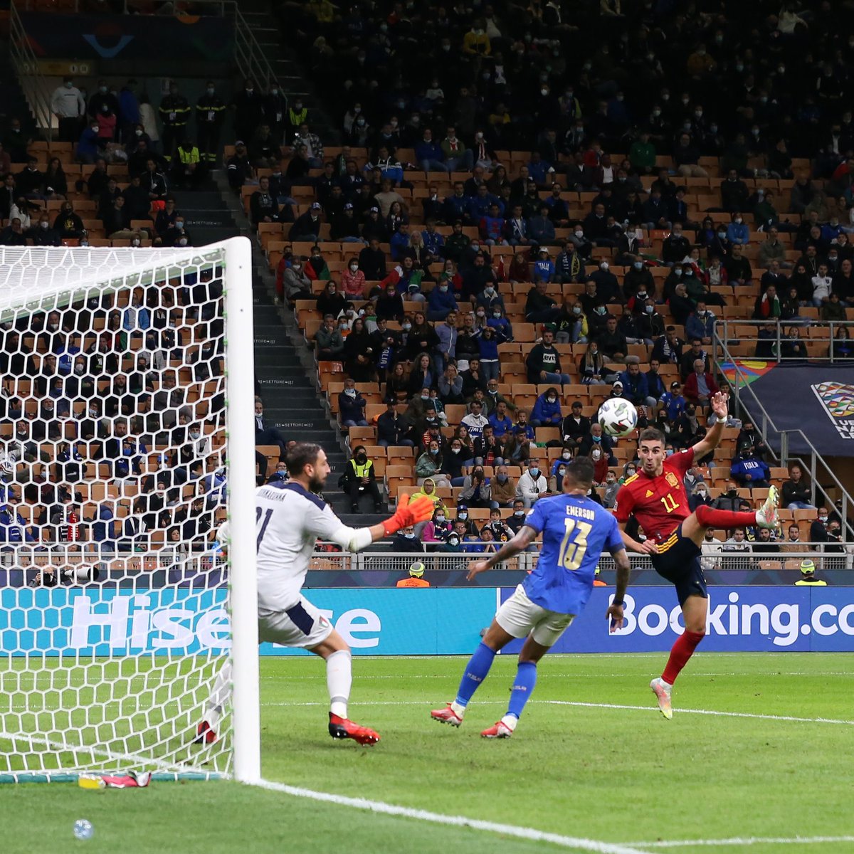 CancherosFc10's tweet photo. ¡ESPAÑA FINALISTA! 🇪🇸🤩
En las semifinales de la Nations League, España se tomó revancha de la Eurocopa y le ganó 2-1 a Italia en Milán con doblete de Ferran Torres. Espera por Bélgica o Francia para la final del día domingo. https://t.co/ROf7EXItyK