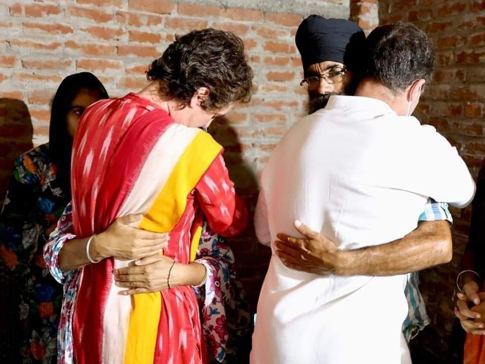 anaz_sunu's tweet photo. എന്ത് കൊണ്ട് കോൺഗ്രസ്‌ ആയി എന്ന് ചോദിക്കുന്നവരോട്

ഈ കരങ്ങളാണ് അതിനു കാരണം 💙💙💙💙

#HugOfDemocracy 
#INC
#AICC
@RahulGandhi @priyankagandhi https://t.co/dG6KgEwdS5