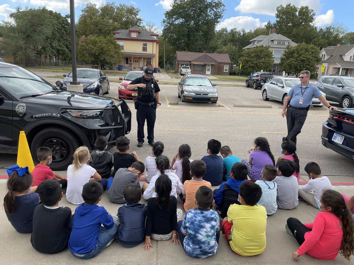 Shout out to WPD officers Bamberger and Bamberger for coming to talk to our first graders today. #irvingshines #wpsproud <a href="/IrvingElementa1/">Irving Elementary USD 259</a> <a href="/WichitaPolice/">Wichita Police</a>