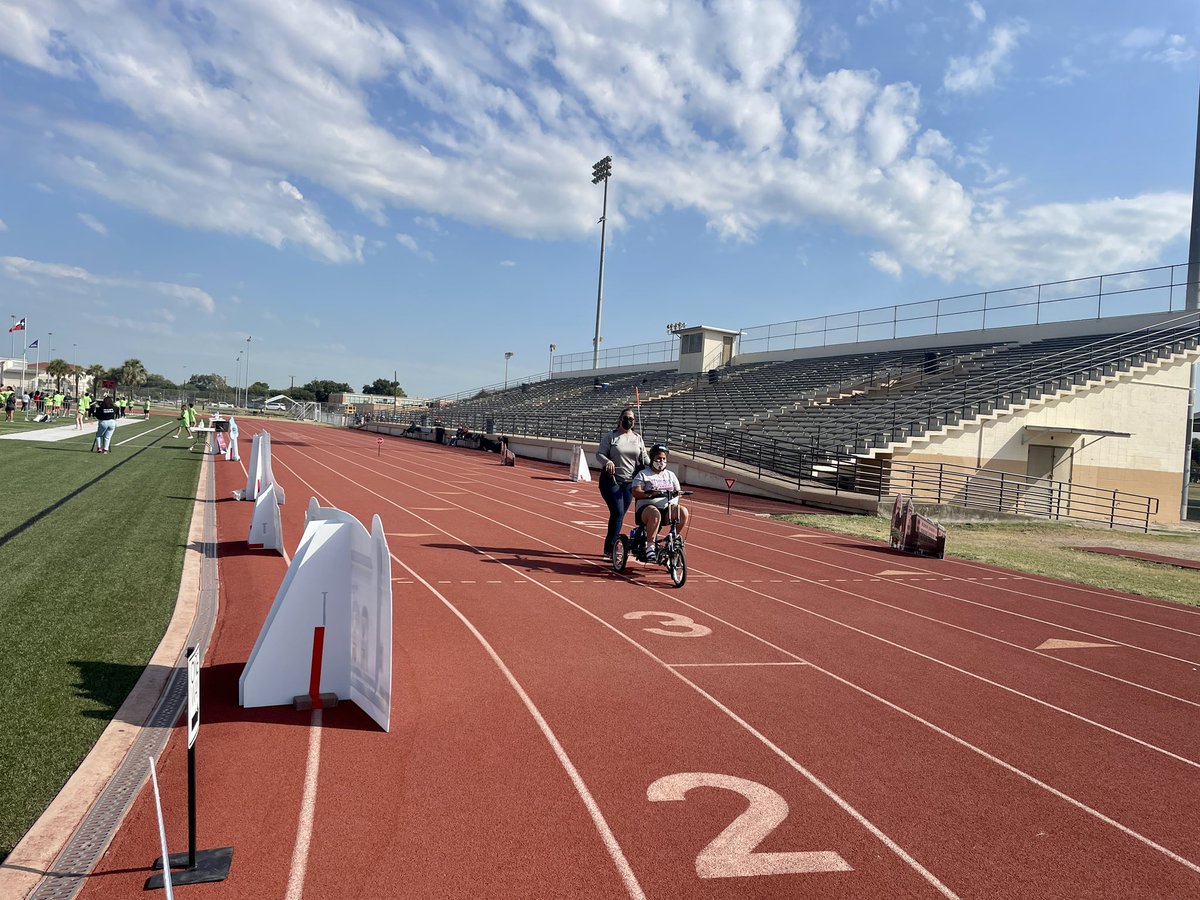 MinnerSarah's tweet photo. #GetActiveDay in @EISDofSA with secondary campuses was a huge success. Kids had fun with friends, rode bikes with @BelieveItSA and engaged in sports with @kinetickidstx. @HarlandaleISD @ECISD_SpEd @lytleisd https://t.co/7FXCyDLIDz