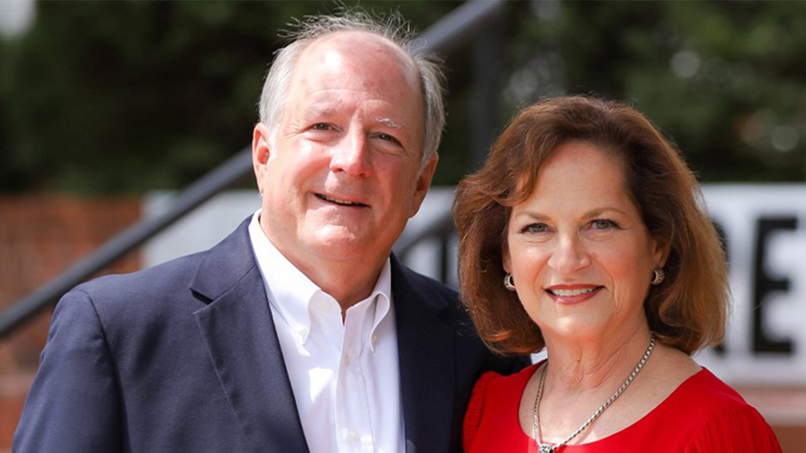 Award-winning news anchor Janet Hall O’Neil and her husband Frank O’Neil have funded an Endowed Faculty Position in Journalistic Integrity as part of the Rising Tide Capital Campaign. Click here to read the full story: bit.ly/3mxUPaH