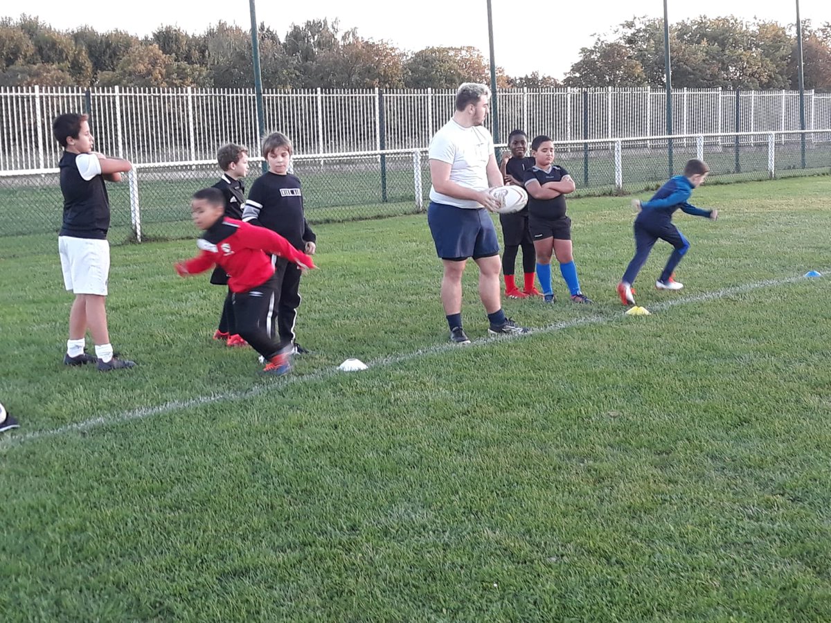 ESSRugby's tweet photo. Rien de mieux que de voir des enfants s'épanouir de semaine en semaine et progresser. 💚❤ https://t.co/D5ny53eTWP