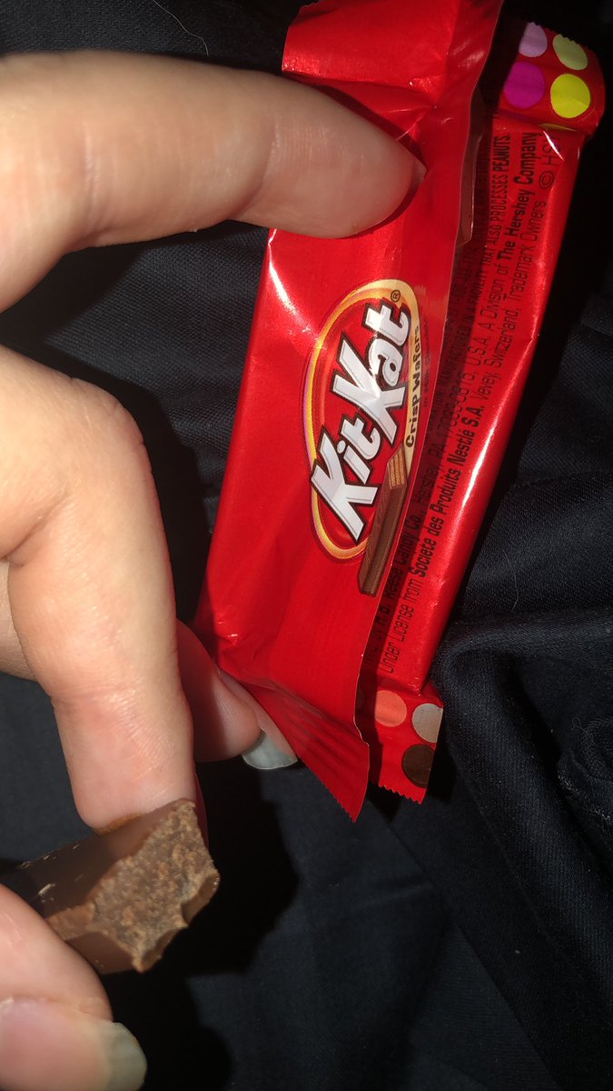 uncomfyaubs's tweet photo. @KitKat_US no wafer?? But why 😢😢 https://t.co/UDr1tMno0K
