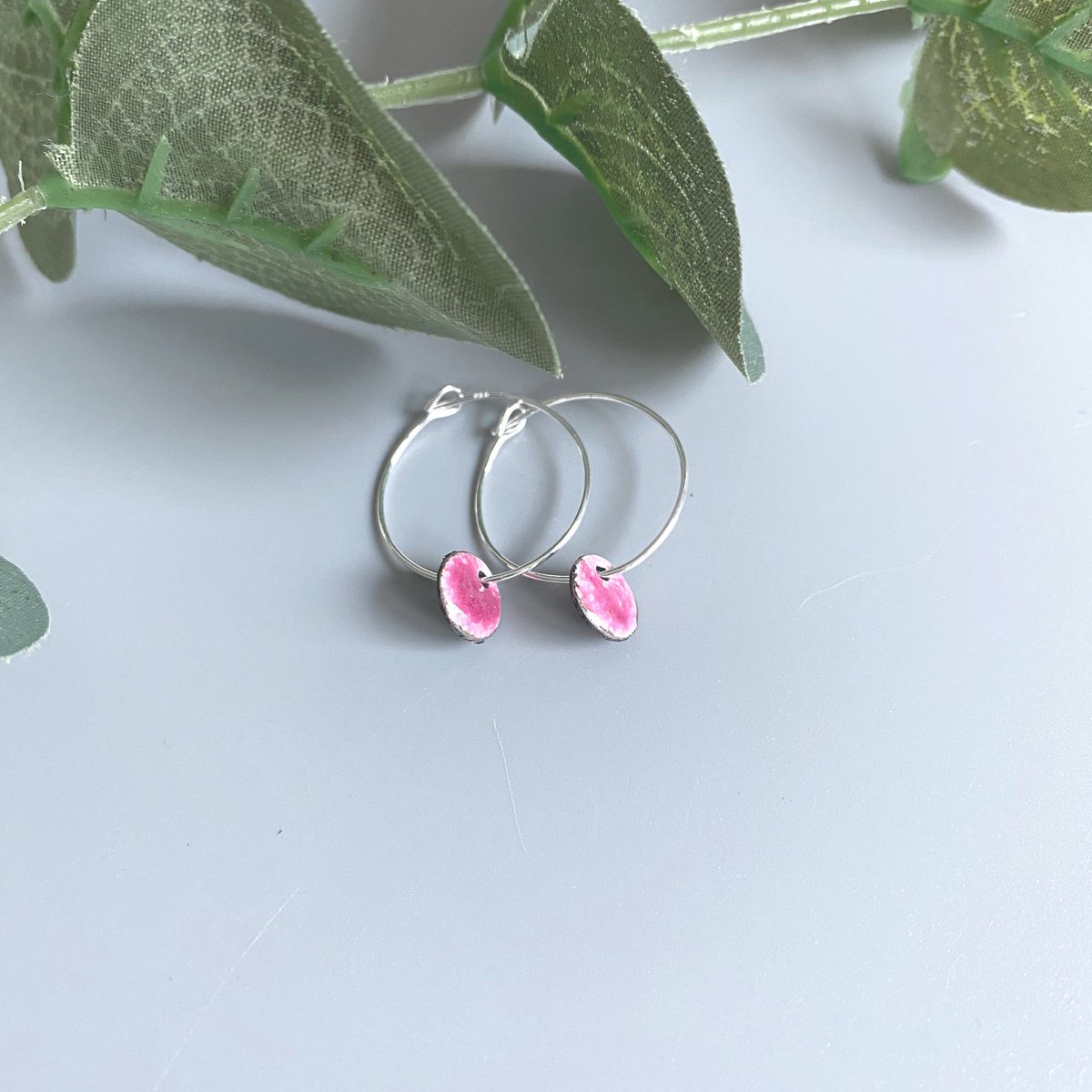MaisyPlum2's tweet image. Dainty Silver Hoop Earring with Cherry Pink Enamel Disc tuppu.net/45abaf5 #MaisyPlum #Etsy #RaspberryPink