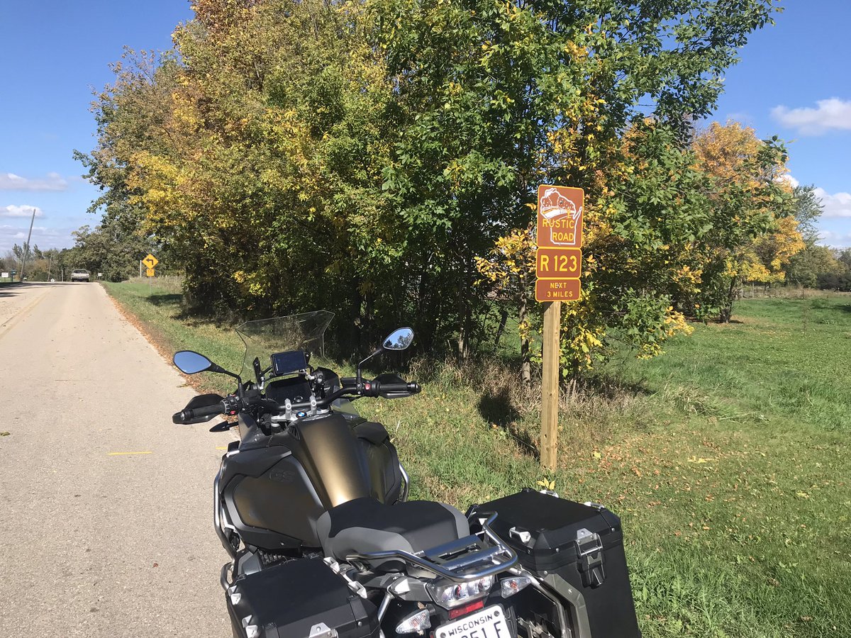 bmatchefts's tweet photo. The newest of Wisconsin’s #rusticroads @BMWMotorrad #Wisconsin https://t.co/qIptzRs5Qe