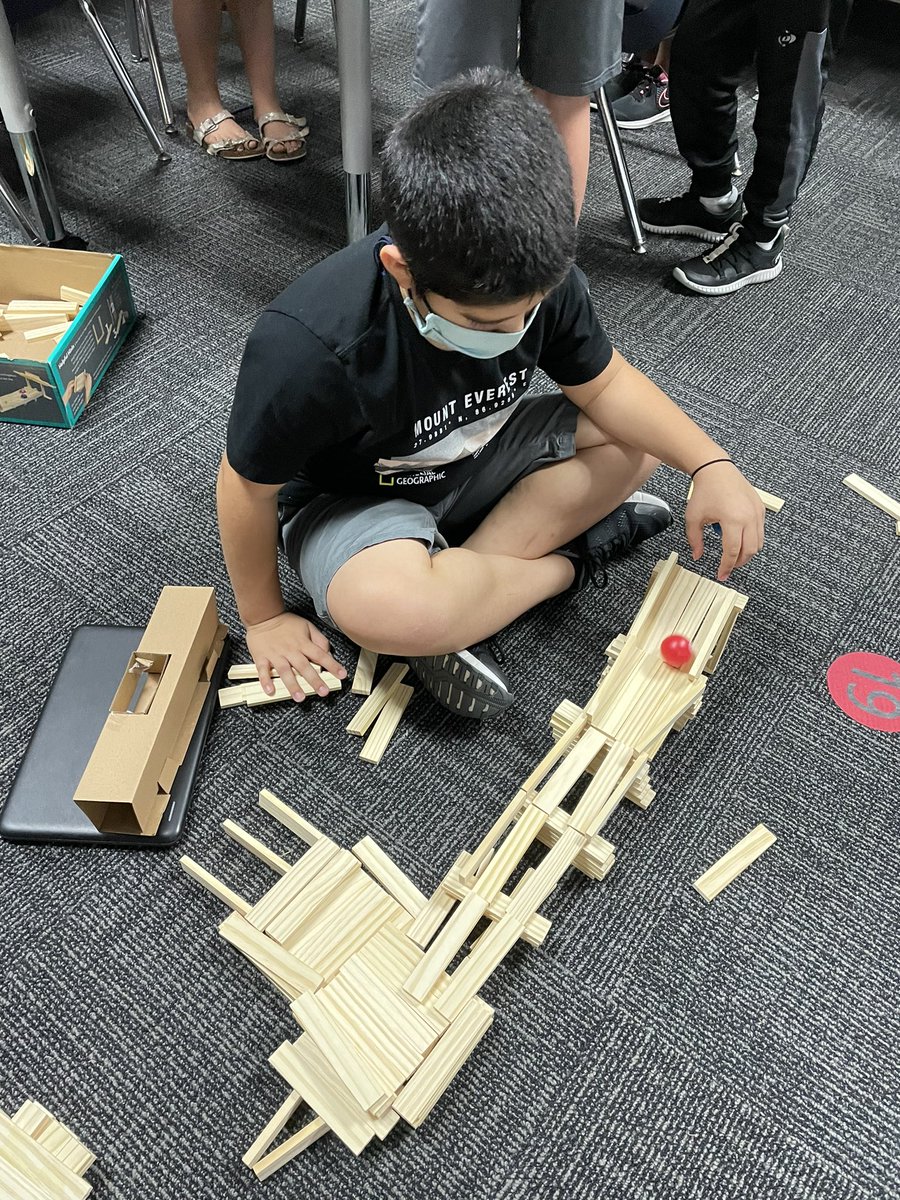 STEM_MVES's tweet photo. 4th graders showed amazing teamwork and perseverance today as they created games by coding with Scratch, engineered new devices using Lego Education tools, coded robots, and created mazes with Keva planks. These students are so innovative! @MVESGainesville @MrsChesters4th https://t.co/g3bfUtNiAP