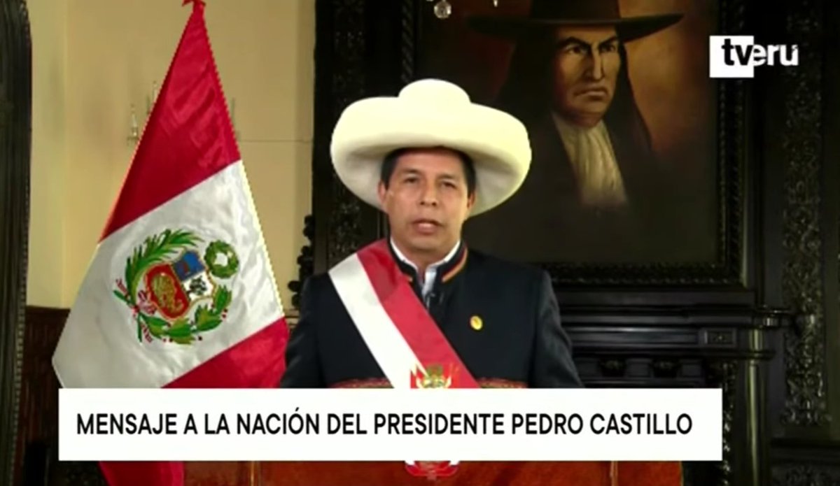 jsudaka's tweet photo. Francisco Sagasti daba mensajes a la Nación con el cuadro de Francisco Bolognesi de fondo.
Pedro Castillo da mensaje con Tupac Amaru II. https://t.co/ArHLJ5ohaA