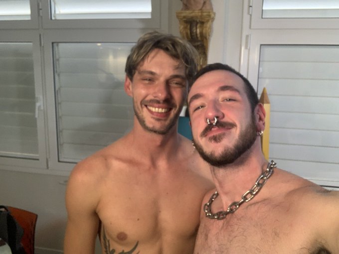 1 pic. Filming day with the hot @roxasgayxxx!

I found out things I didn’t know about him ?

Soon on