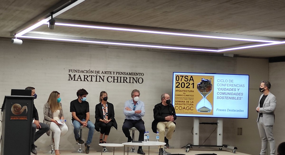 COAGranCanaria's tweet photo. Se debate sobre la #Agenda2030 y los objetivos planteados con el año 2030 como horizonte. Estamos al principio de la década, pero las personas participantes piden no postergar más estos cambios, #07SA https://t.co/TUlQvzHcyS