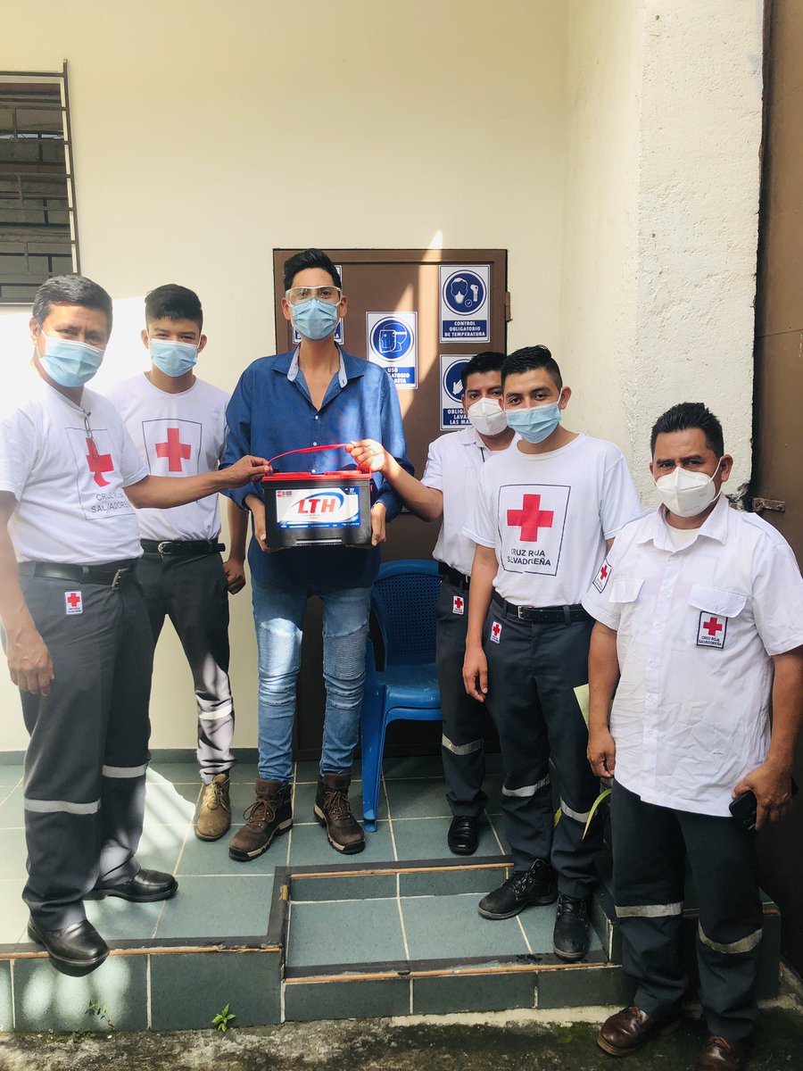 kikeayaladaboub's tweet photo. Este día ha sido muy especial, por medio de @_ESperanzaSV con el apoyo de una persona altruista, logramos entregarle una batería nueva a la CRUZ ROJA secciónal Ataco para ser utilizada en una unidad para atención prehospitlaria y traslado hacia centros asistenciales. https://t.co/KUC6UZVEK0