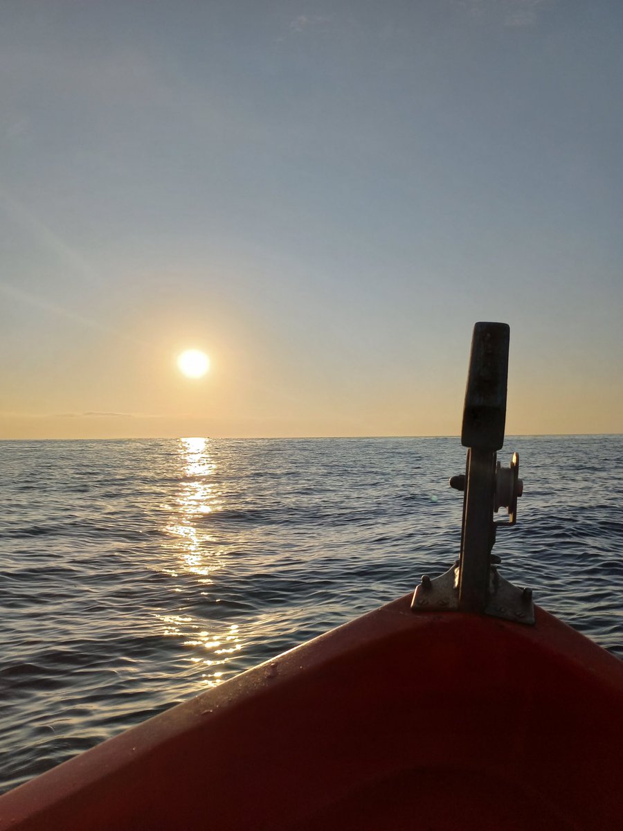 eliapages10's tweet photo. Quan algú em diu que el mar li dóna vida, que el necessita a prop o qualsevol cosa per l’estil que suposi estimar el mar com un bé superior, aviso que em té un 50% guanyada. És que, clar… com per no estar-ne enamorada. https://t.co/eG1L15KMl1