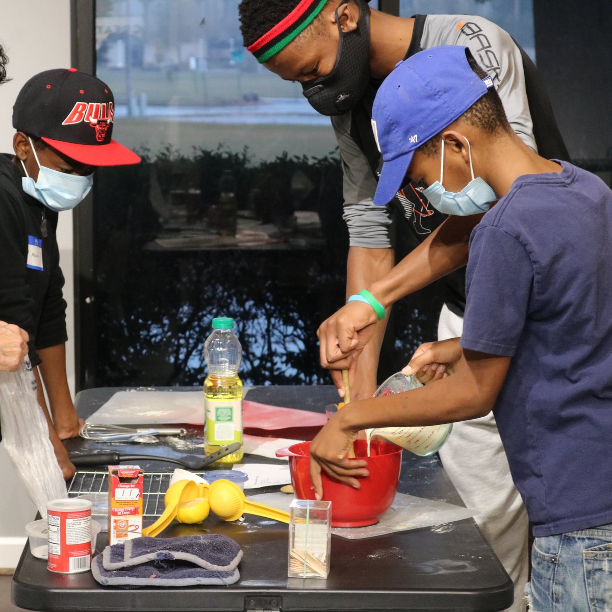 ASC701's tweet photo. ASC is proud to host CrEATe Lab again this year. This program, in partnership with KidsCook!, teaches community youth/kids to cook nutritious + affordable meals at home. Such an important program &amp; loads of fun at the same time!
https://t.co/Vc9YWiYTeb https://t.co/c0o6fOeWET