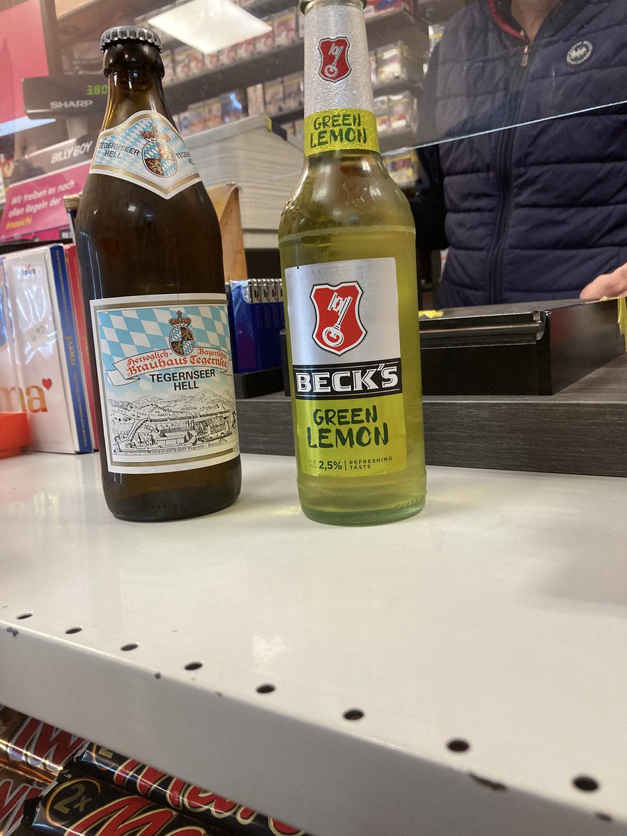ubzzzi's tweet photo. @MarcusCJung Nur echt mit Wegbier https://t.co/wJKLiOsOYo