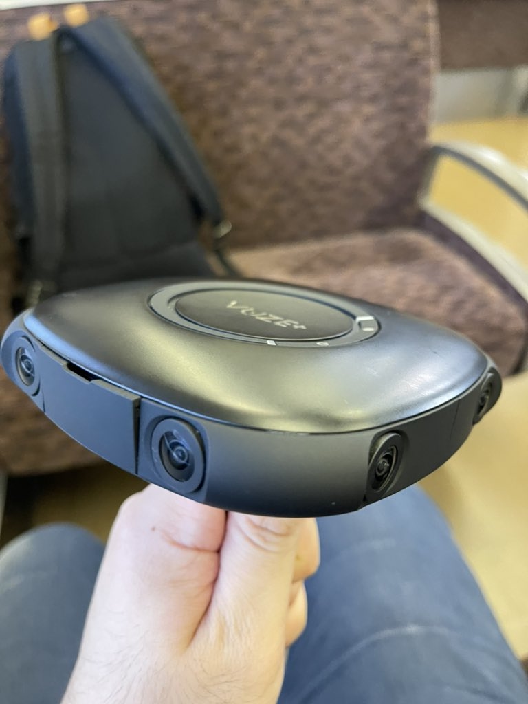 jupiterjoji's tweet photo. 小型秘密兵器の3DVRカメラ。Insta360 PRO2が、十字架行進には重すぎるので、VR映像はこちらで。
完全防水&ステレオグラムの3D360映像が撮れる小型版VRカメラです。 #VUZE https://t.co/2wOBbtE0AL
