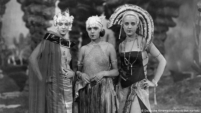 twistopherrobin's tweet photo. #Photography #Monochrome #Weimar #CabaretEra #Berlin https://t.co/rbk7K2wjpZ