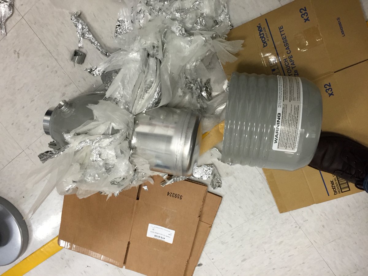 GntlmnScientist's tweet photo. In case you ever wondered what the inside of a shipping dewar looked like OR you need to remind your labmates NOT to force racks/pucks into dewars. https://t.co/LDZFdkyio8