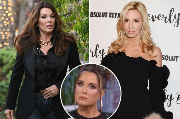 BrightlyAgain's tweet photo. #RHOBHMeanGirls #clownworld #clown #KyleRichards #STFUNow Kyle Richards slams Camille Grammer, Lisa Vanderpump for Tom Girardi claim
https://t.co/MBl8eXLW4J https://t.co/rKF87wtn5L