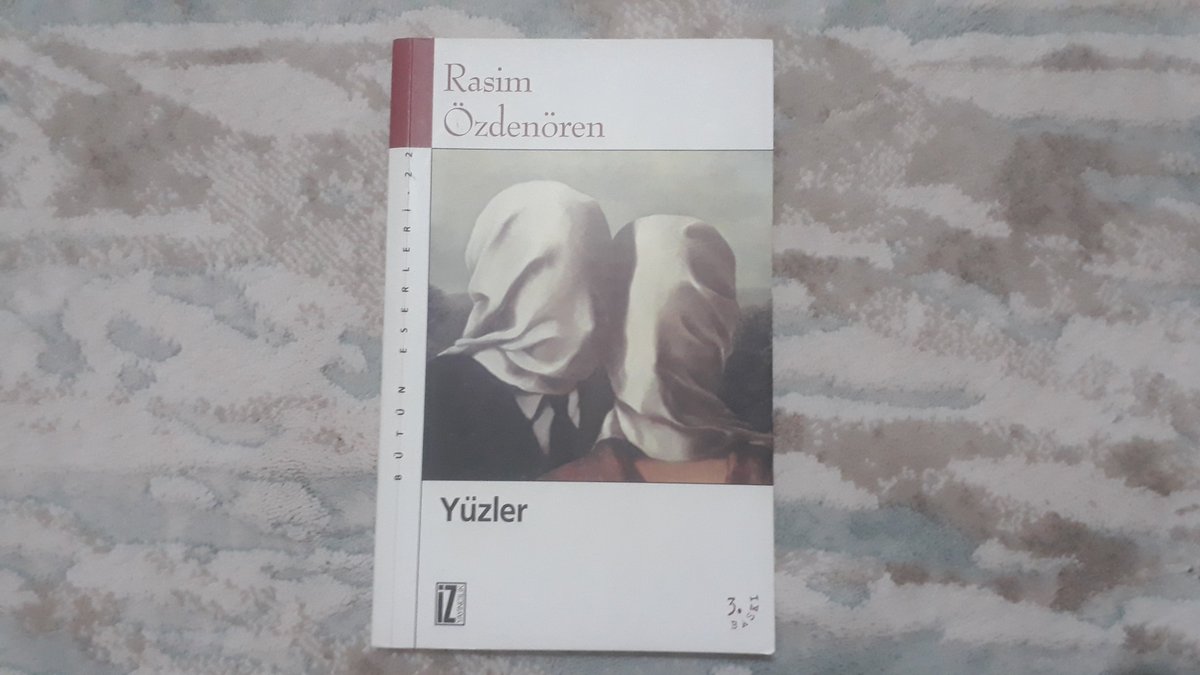"O gün bir takım yüzler ağarıp, bir takım yüzler kararır" ayetinden hareketle, bozguncunun, büyüklenenin, alaycının, korkağın... yüzünden, Ebu Celil'in, Ebu Talib'in, Hamlet'in, İvan Karamazof'un, Raskolnikof'un... yüzüne müthiş bir okuma ziyafeti veriyor. Bitince de okunanlardan