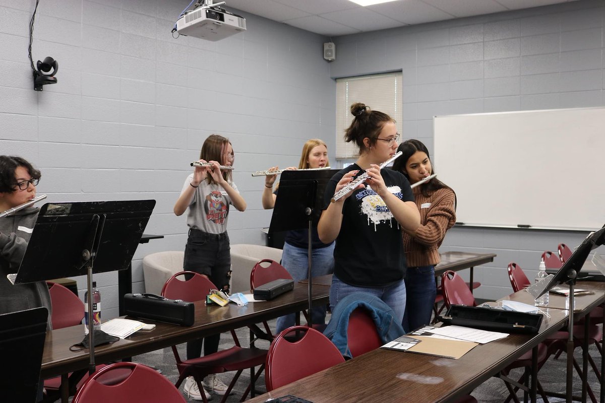 GCCCBroncbuster's tweet photo. Nearly 300 area high school students from 18 different high schools attended the KMEA Learning Day for band, choir, &amp; orchestra. 🎵🎶 

Thank you to the GCCC Music Dept. &amp; faculty for hosting students &amp; educators! Students were able to prepare to audition for state honor group. https://t.co/Vc2Jagq9E0