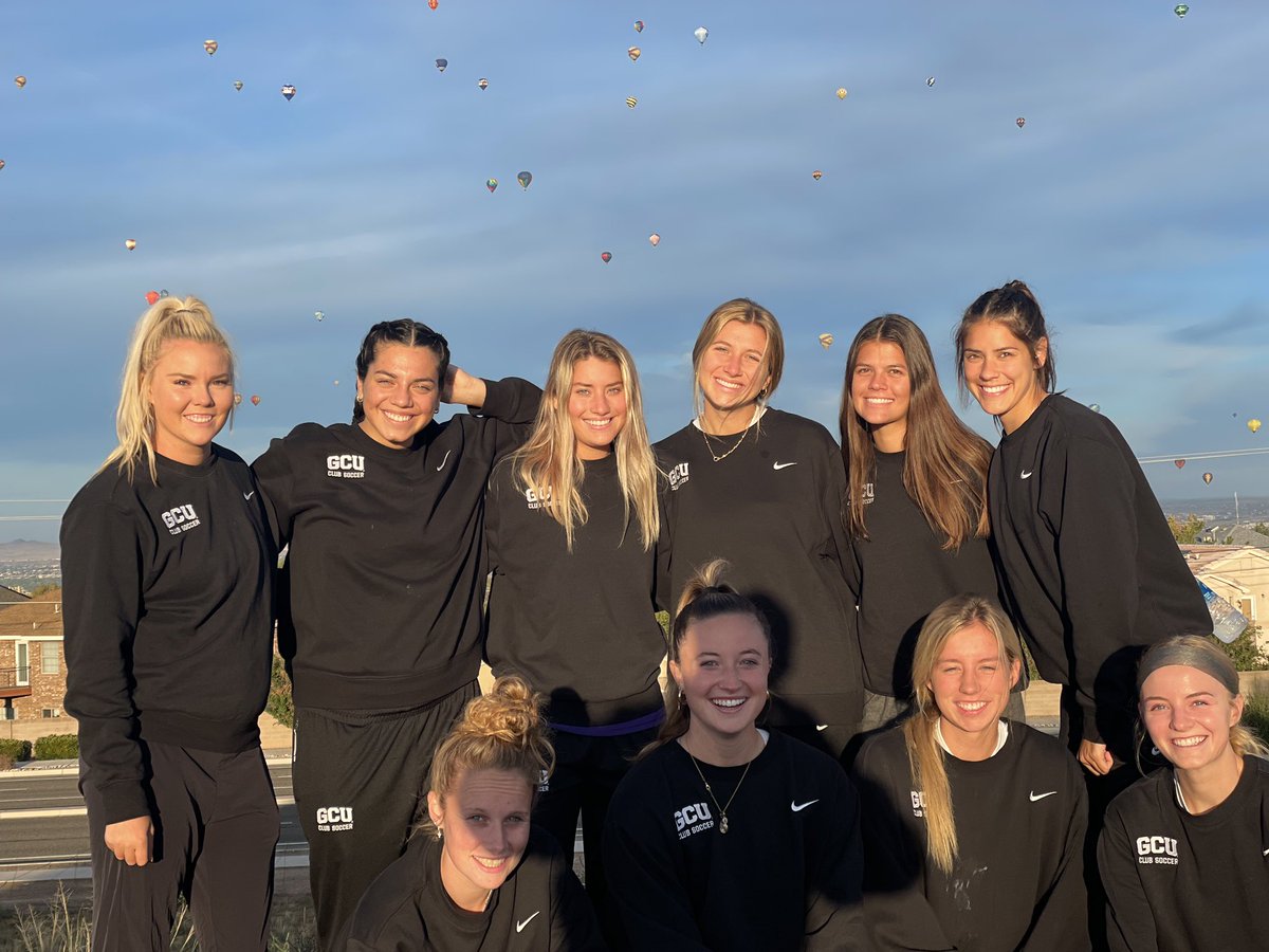 GCUClubSports's tweet photo. @GCU_WClubSoccer got to celebrate their road win by visiting The Albuquerque International Balloon Fiesta! Read more about the Lopes’ 4-1 victory of University of New Mexico here: https://t.co/myLsVeOtrI #lopesrising https://t.co/Ds8v6qlf0I