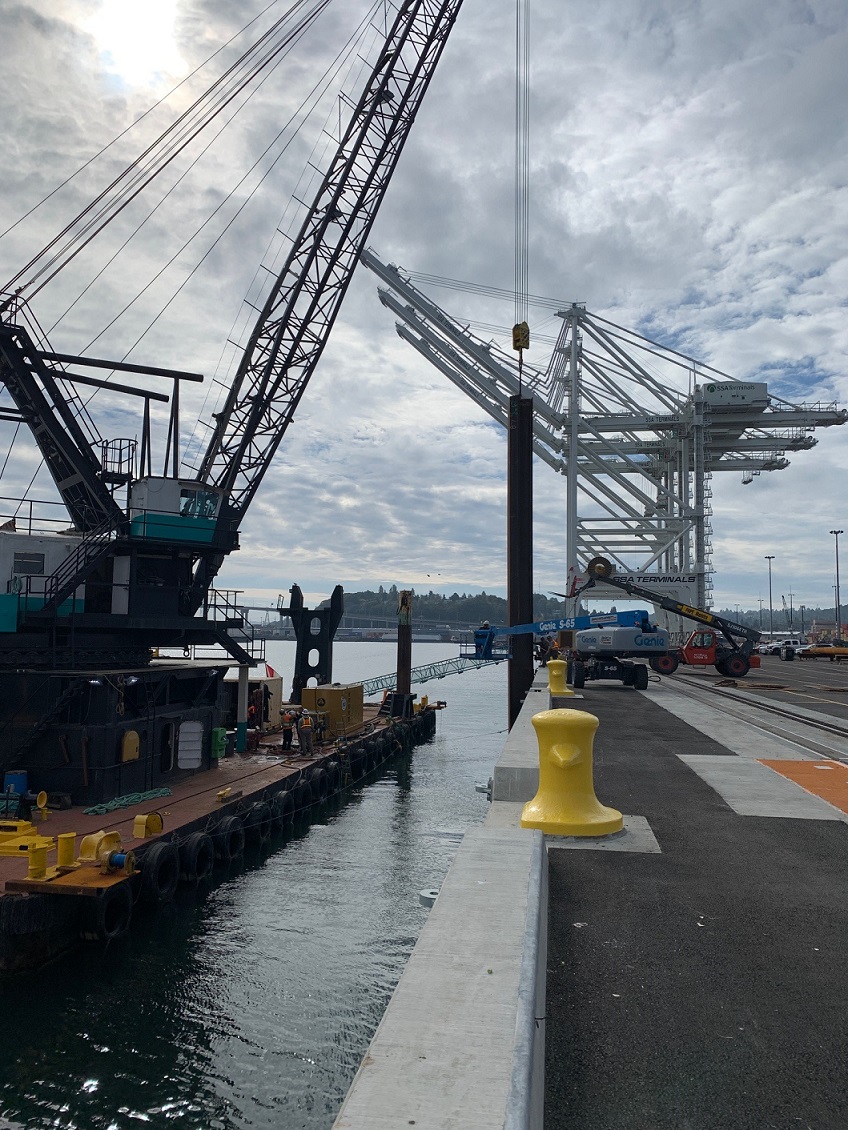 SeaportNW's tweet photo. Terminal 5 construction continues as our contractor installs toe wall piles & prepares the south end for asphalt. We look forward to adding new capacity to the gateway as Phase 1 of the T5 Project ends this January. #keepgoing #T5progress #morecapacity #pnw
@portofseattle https://t.co/nQ4HkzbbUS