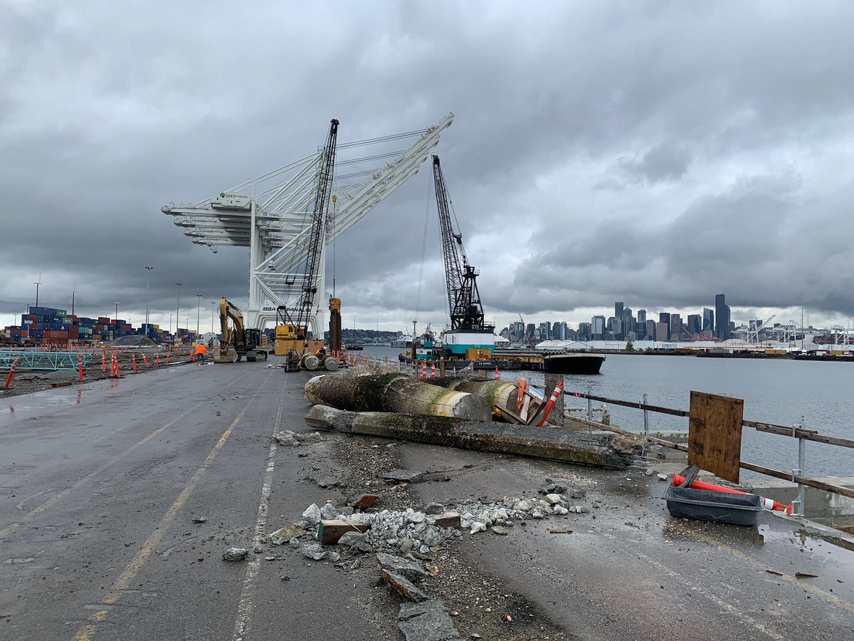 SeaportNW's tweet photo. Terminal 5 construction continues as our contractor installs toe wall piles & prepares the south end for asphalt. We look forward to adding new capacity to the gateway as Phase 1 of the T5 Project ends this January. #keepgoing #T5progress #morecapacity #pnw
@portofseattle https://t.co/nQ4HkzbbUS