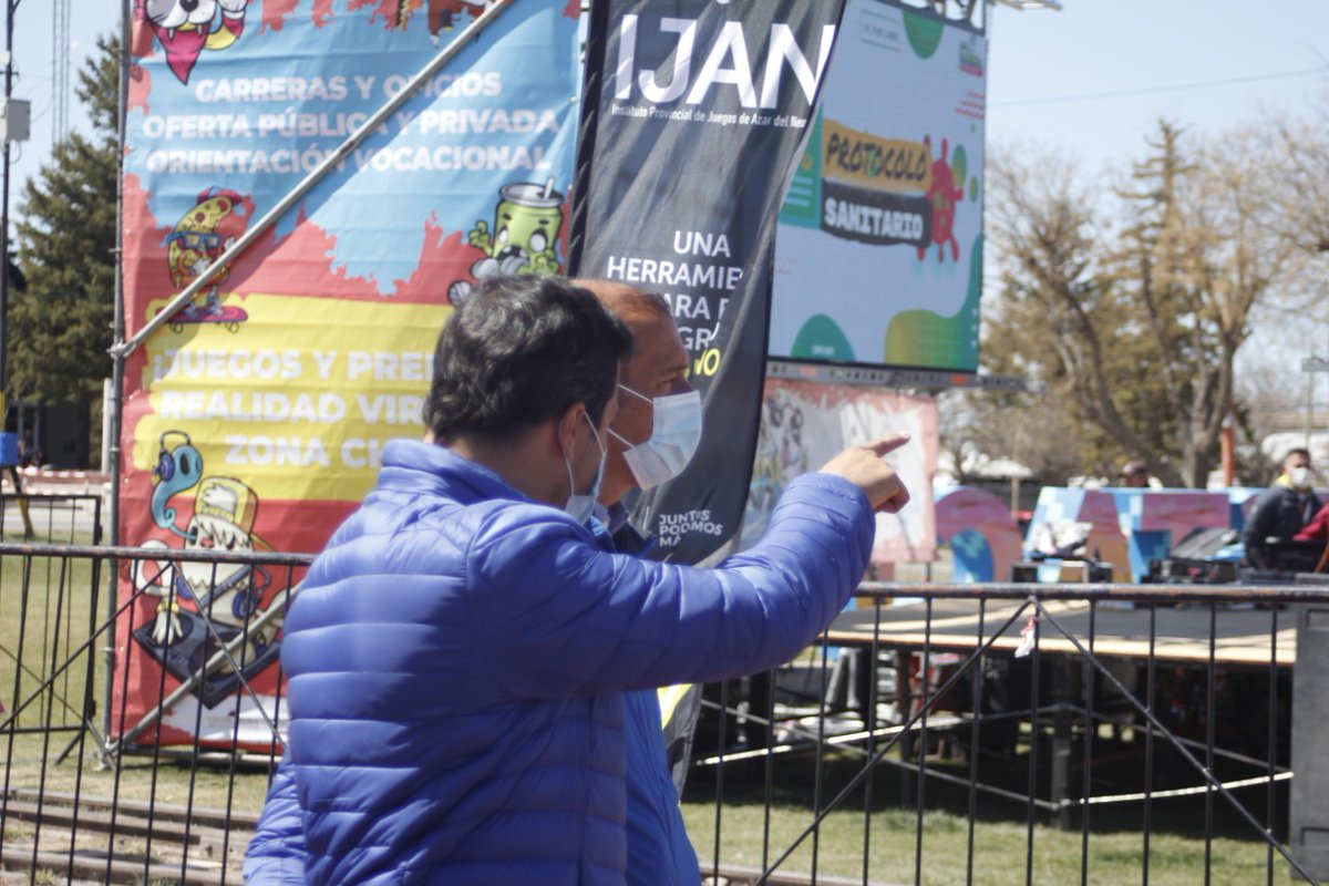 ecydense's tweet photo. #ExpovocacionalZapala Estamos concluyendo el primero de dos días de un evento imprescindible para nuestros jóvenes. Estudiantes de toda la provincia reunidos para conocer la oferta educativa de Neuquén y la región. Una experiencia inolvidable! https://t.co/Ictez4FdWQ