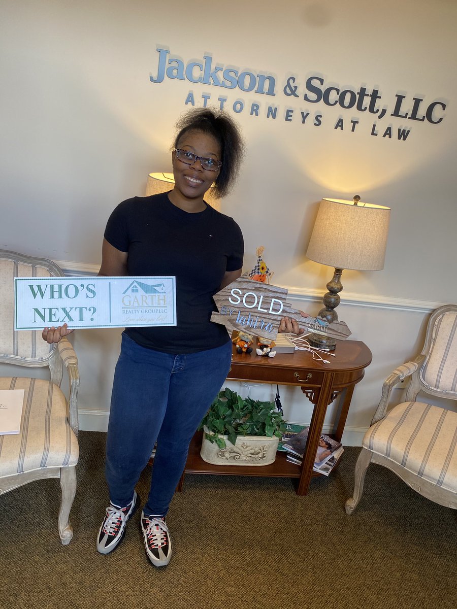 LeaPlusThree's tweet image. Nun, Just Closed On My First Home At The Age Of 23  💪🏾 Issa Homeowner 🥳