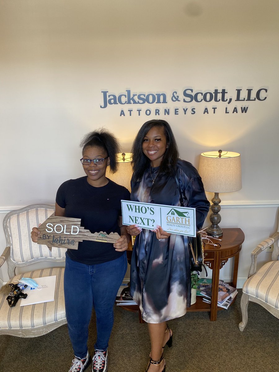 LeaPlusThree's tweet image. Nun, Just Closed On My First Home At The Age Of 23  💪🏾 Issa Homeowner 🥳