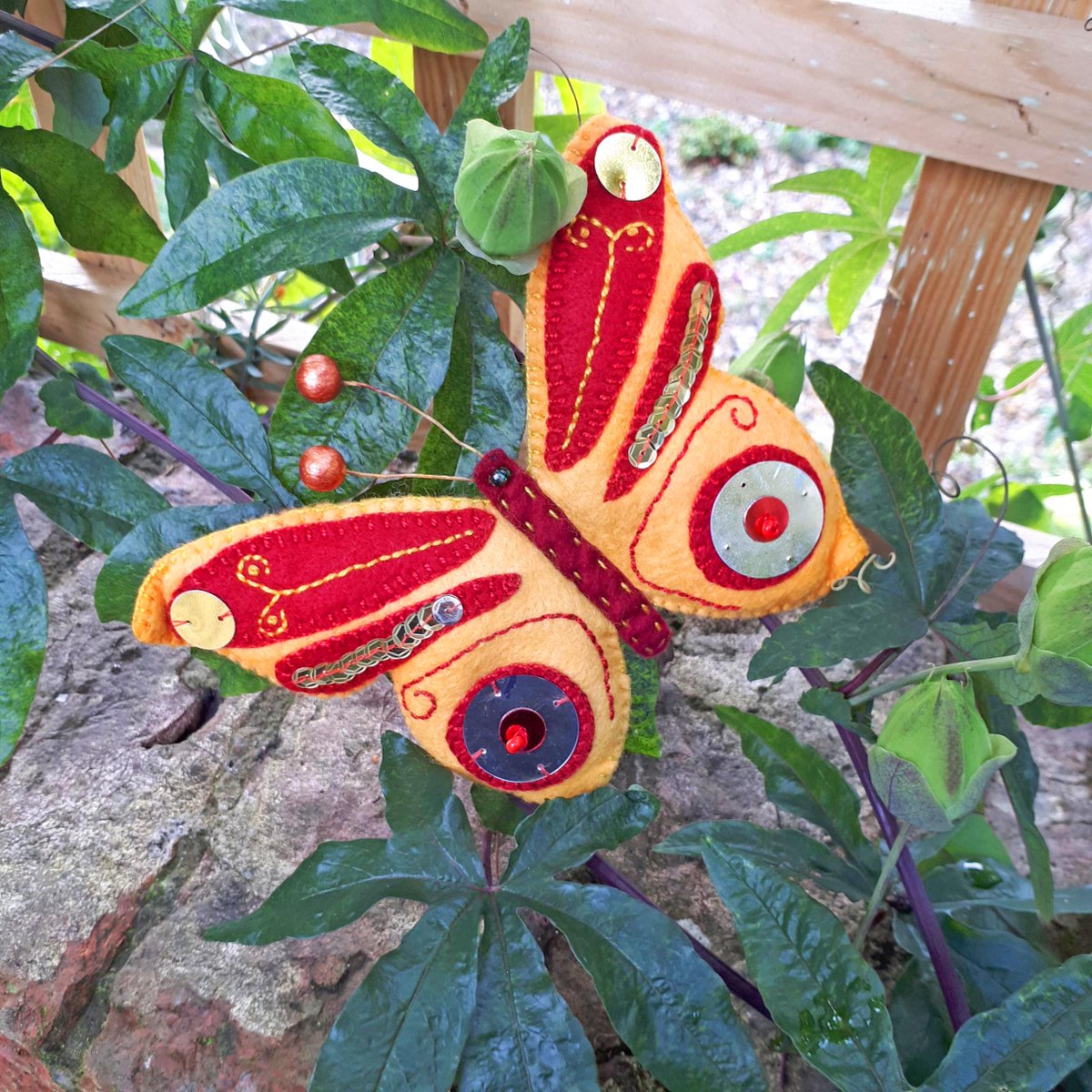 Hippystitch's tweet photo. There are some fab #butterflies + #bees on sale at the #Butterfliesandbees Sale today -Sunday 10 October 10:30 to 12:30 - in #RowntreePark #York just below @RPReadingCafe . Come and see what you can find and support @Fr_RowntreePark.
 Please bring cash if you can!
#yarnstorming https://t.co/7thZan6Ctx