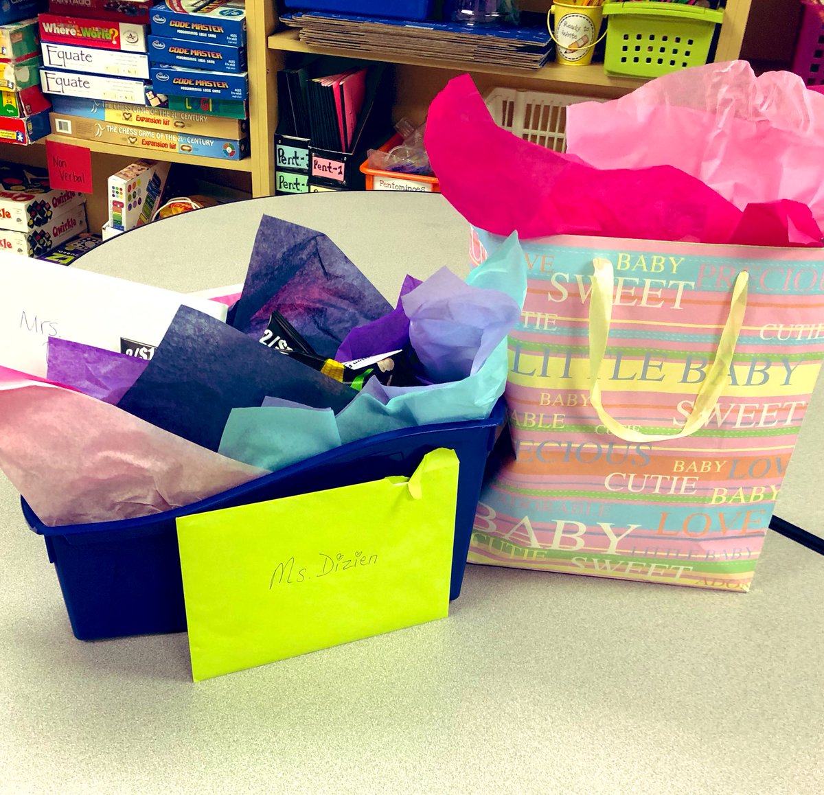 Laura_Dizien's tweet photo. It’s Optimistic October! Feeling grateful for such a supportive community of parents and students. 😍 It’s been a busy month but the thoughtful notes have kept me going. @HuffmanHawksPYP #OneTeamOneDream #PISDDedicatedtoCaring https://t.co/wEAQGjgMls