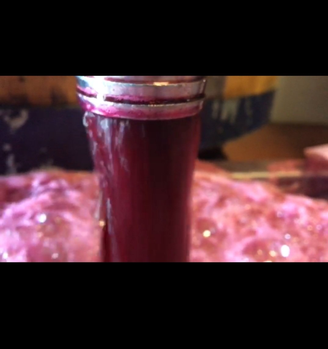 Montemaggio's tweet photo. 👉 Pump-over is also referred to as #remontage. This is when the must is pumped up from the bottom of the tank to be poured on top of the must fermenting. The grape skins 🍇 are immersed to release the carbon dioxide.
#harvest21 https://t.co/uabSFgJZu5