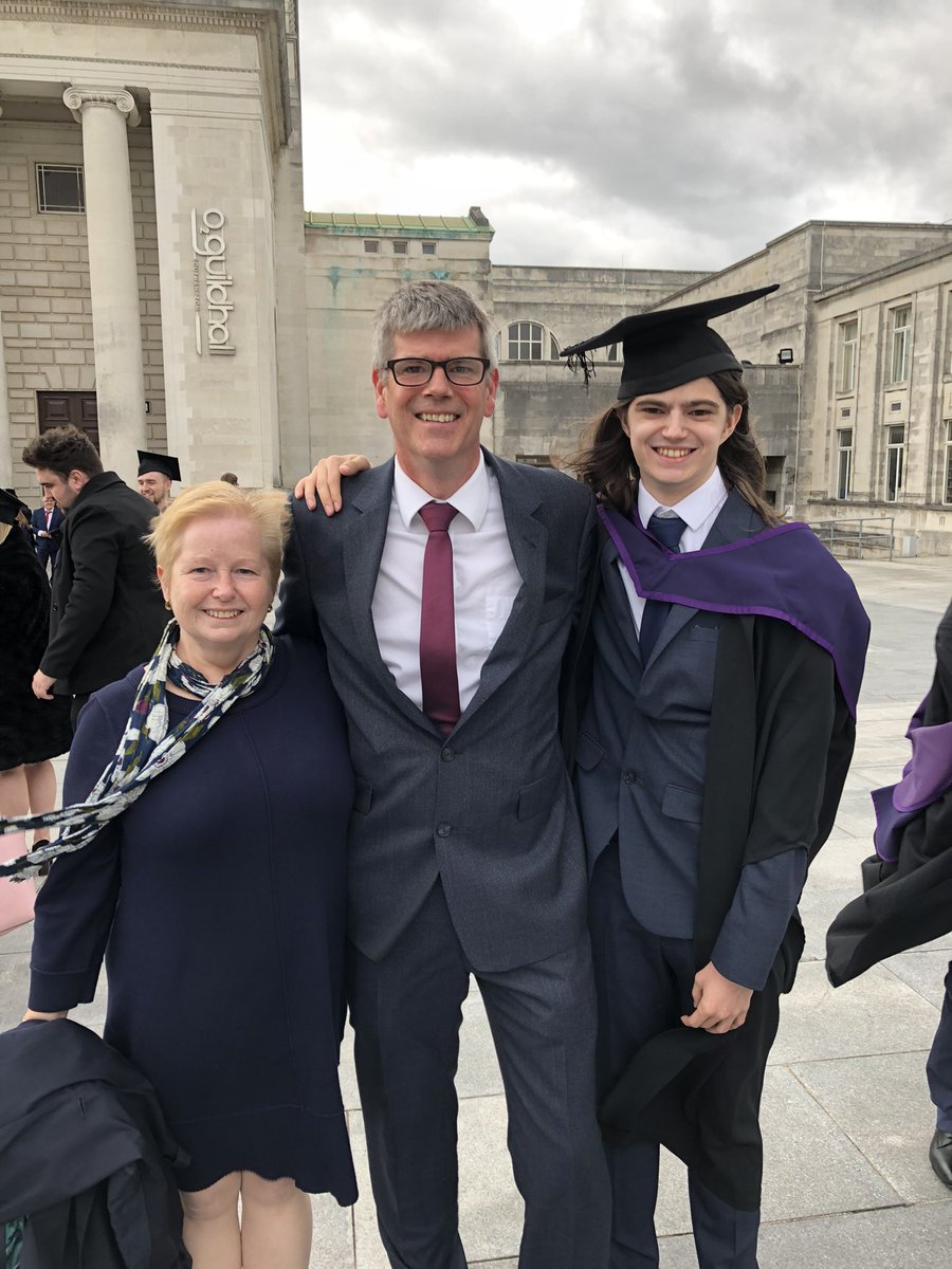 roblo97's tweet photo. Had a lovely graduation yesterday and it was fantastic to see everyone from @solentuni and @SolentSportsJ after all this time! #SolentForLife #ClassOf2020 https://t.co/wJhJwmtqfi
