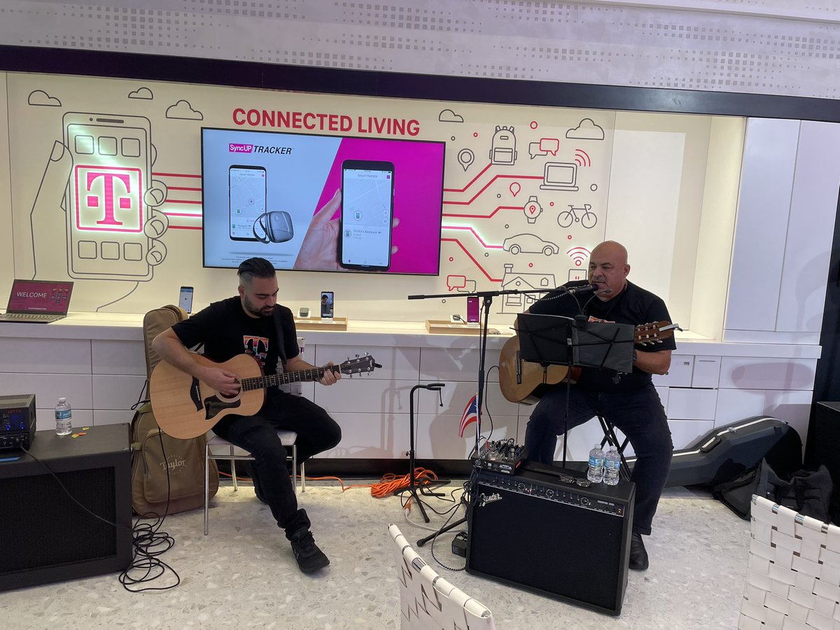 YvonneMorales03's tweet image. Thank you @TracyNolan_ &amp;amp; @yes_i_cantu for joining the SFL team at our Signature store and celebrating our Latin culture during  #HispanicHeritageMonth Shout out to @MJnFla &amp;amp; team for hosting us!! #Top100InAction #MiamiSpartans