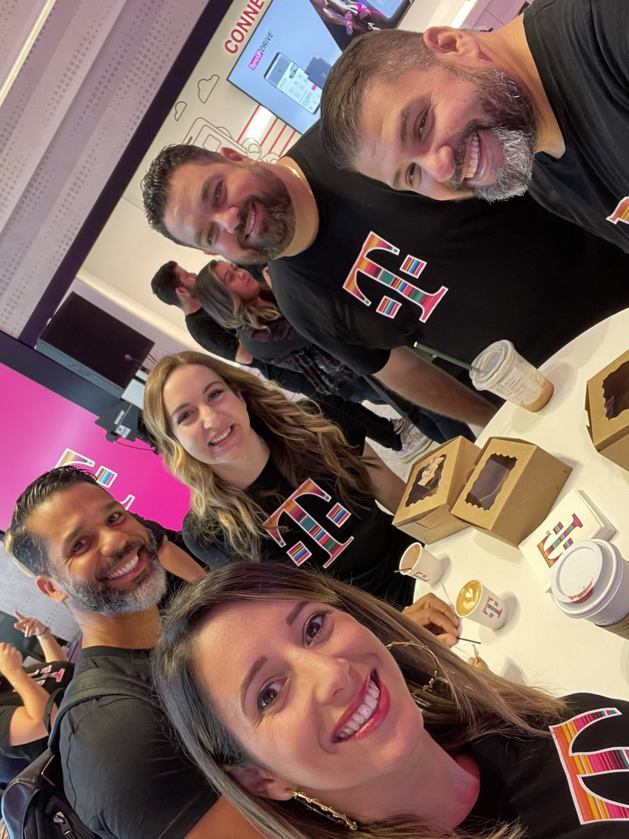 YvonneMorales03's tweet image. Thank you @TracyNolan_ &amp;amp; @yes_i_cantu for joining the SFL team at our Signature store and celebrating our Latin culture during  #HispanicHeritageMonth Shout out to @MJnFla &amp;amp; team for hosting us!! #Top100InAction #MiamiSpartans