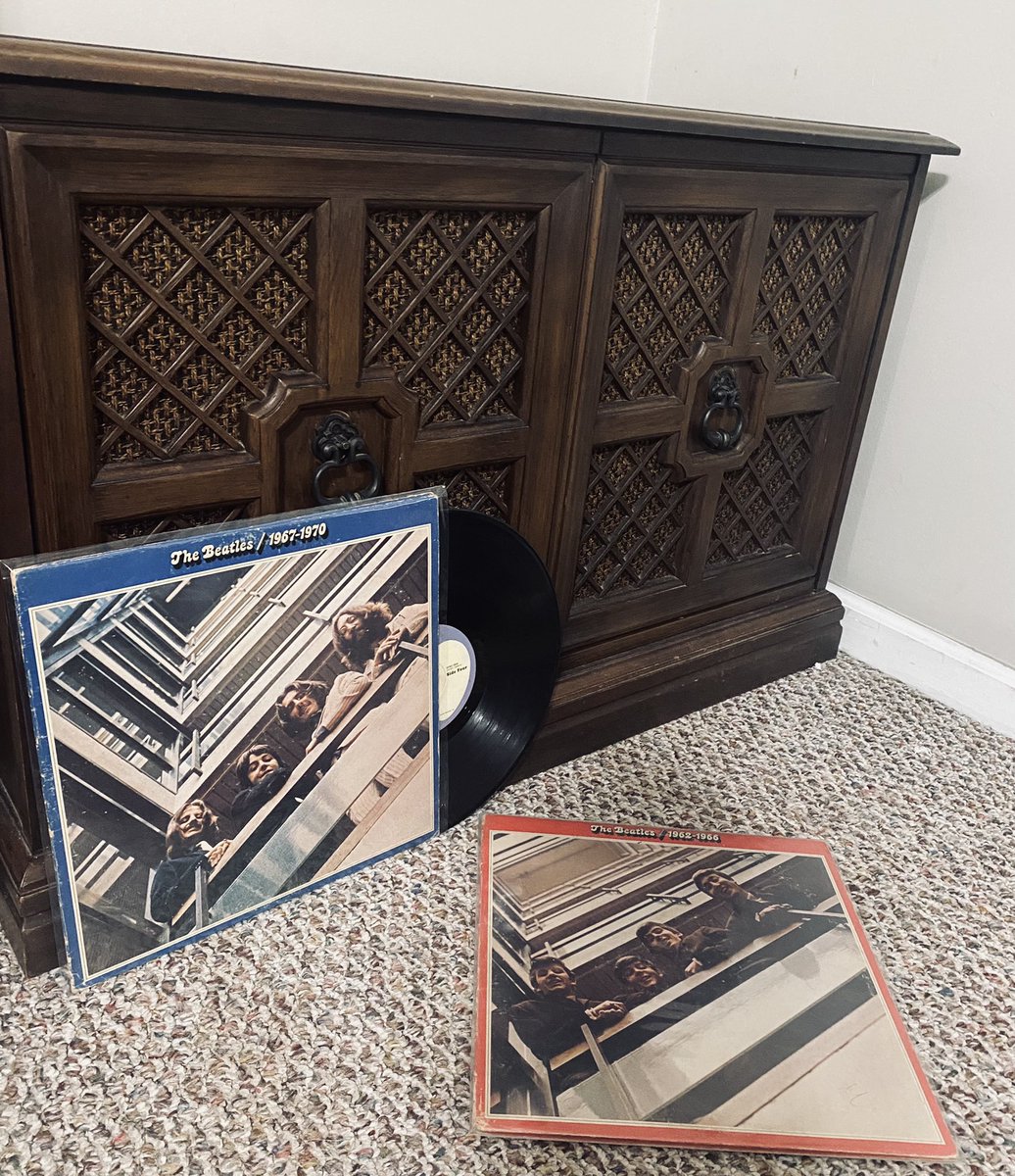 “RETWEET” if you own both Red &amp; Blue Beatles compilation albums! <a href="/thebeatles/">The Beatles</a> <a href="/BeatlesEarth/">The Beatles Earth</a>