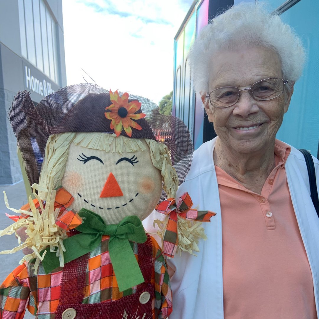 HomeInwood's tweet photo. Having a fun fall outing!!🍂

#HarvestHomeAndInwoodCrossing #Tomball #AssistedLivingFacility #AssistedLiving #MemoryCare #AlzheimersCare #DementiaCare #SeniorLiving https://t.co/J4ECeufsPv