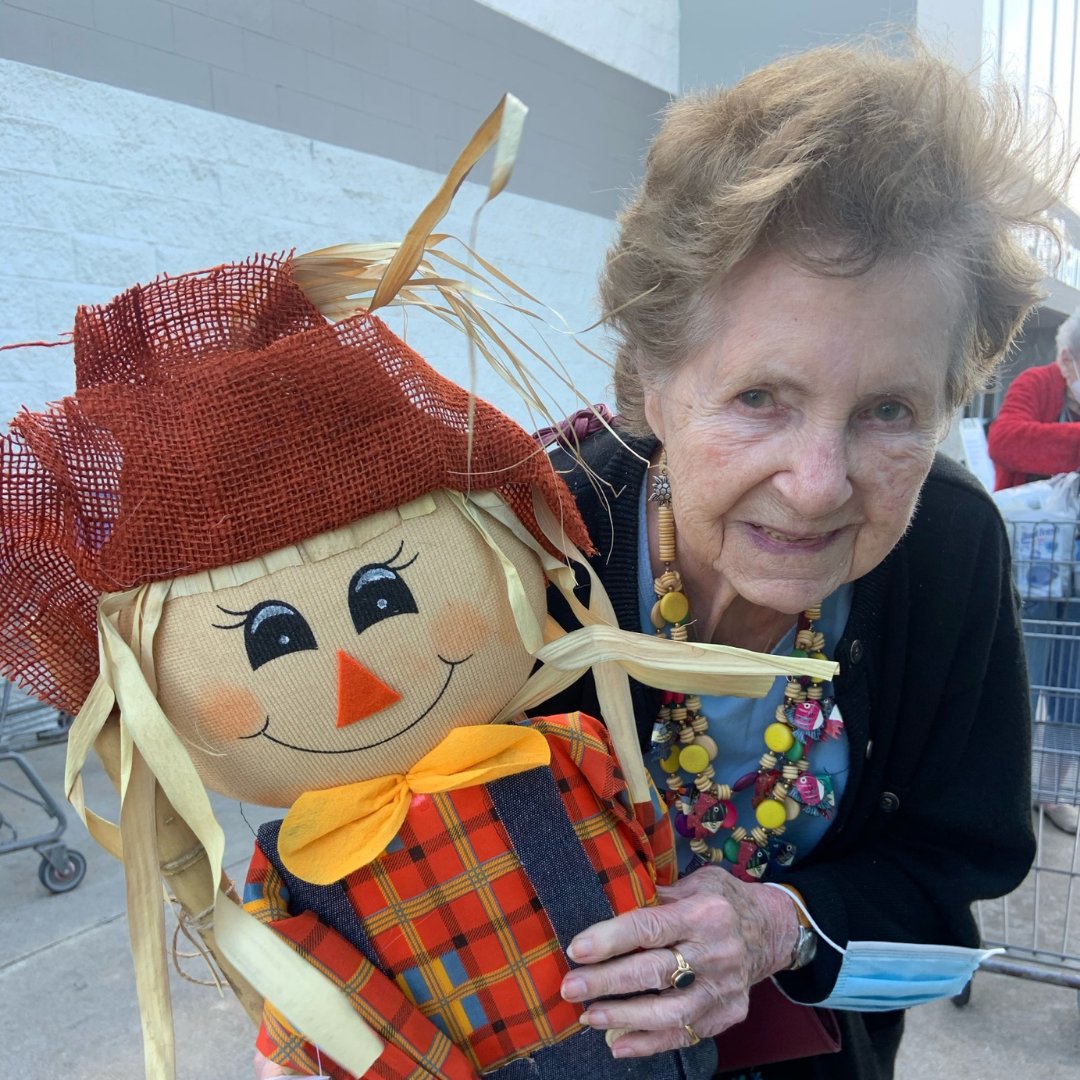 HomeInwood's tweet photo. Having a fun fall outing!!🍂

#HarvestHomeAndInwoodCrossing #Tomball #AssistedLivingFacility #AssistedLiving #MemoryCare #AlzheimersCare #DementiaCare #SeniorLiving https://t.co/J4ECeufsPv