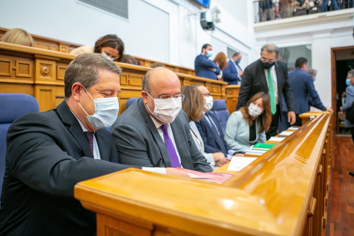 PSOE_Cuenca's tweet image. @garciapage a @paconunez_ : “usted se pone de rodillas antes Vox para echar a Page, pero no se lo vamos a poner tan fácil, por el bien de #CLM”

#CLMprogresa